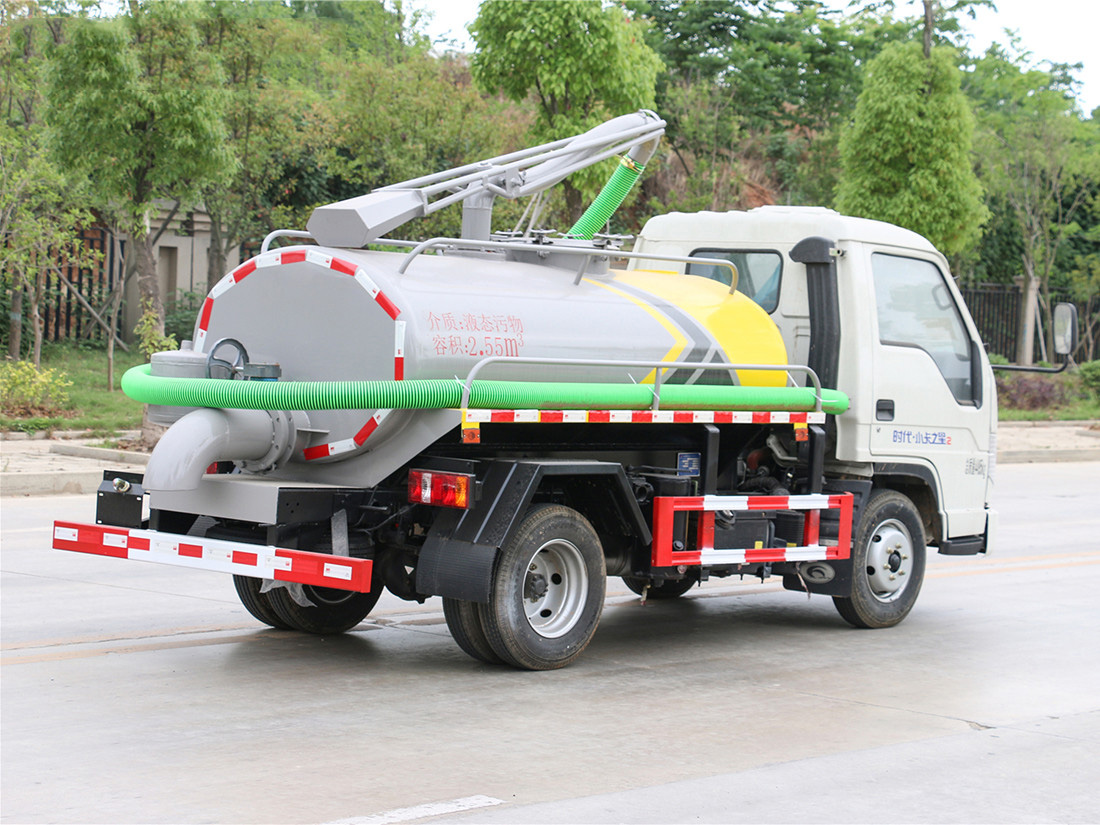福田小卡之星3噸吸糞車(chē)